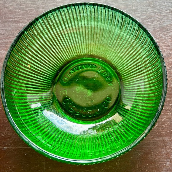 Two Vintage bowls/dishes Yellow-orange & Emerald Green. - Picture 6 of 10